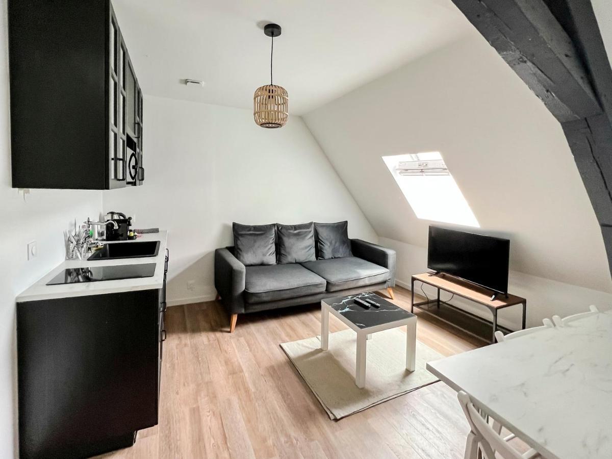 Apartament Tournelles Vue Cathedrale- Maison Climatisee Du Xvie Siecle Classee Reims Zewnętrze zdjęcie