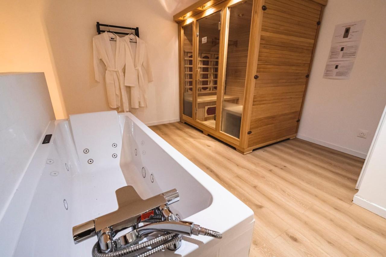 Apartament Tournelles Vue Cathedrale- Maison Climatisee Du Xvie Siecle Classee Reims Zewnętrze zdjęcie