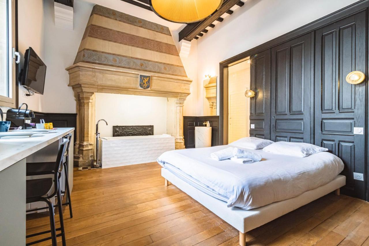 Apartament Tournelles Vue Cathedrale- Maison Climatisee Du Xvie Siecle Classee Reims Zewnętrze zdjęcie
