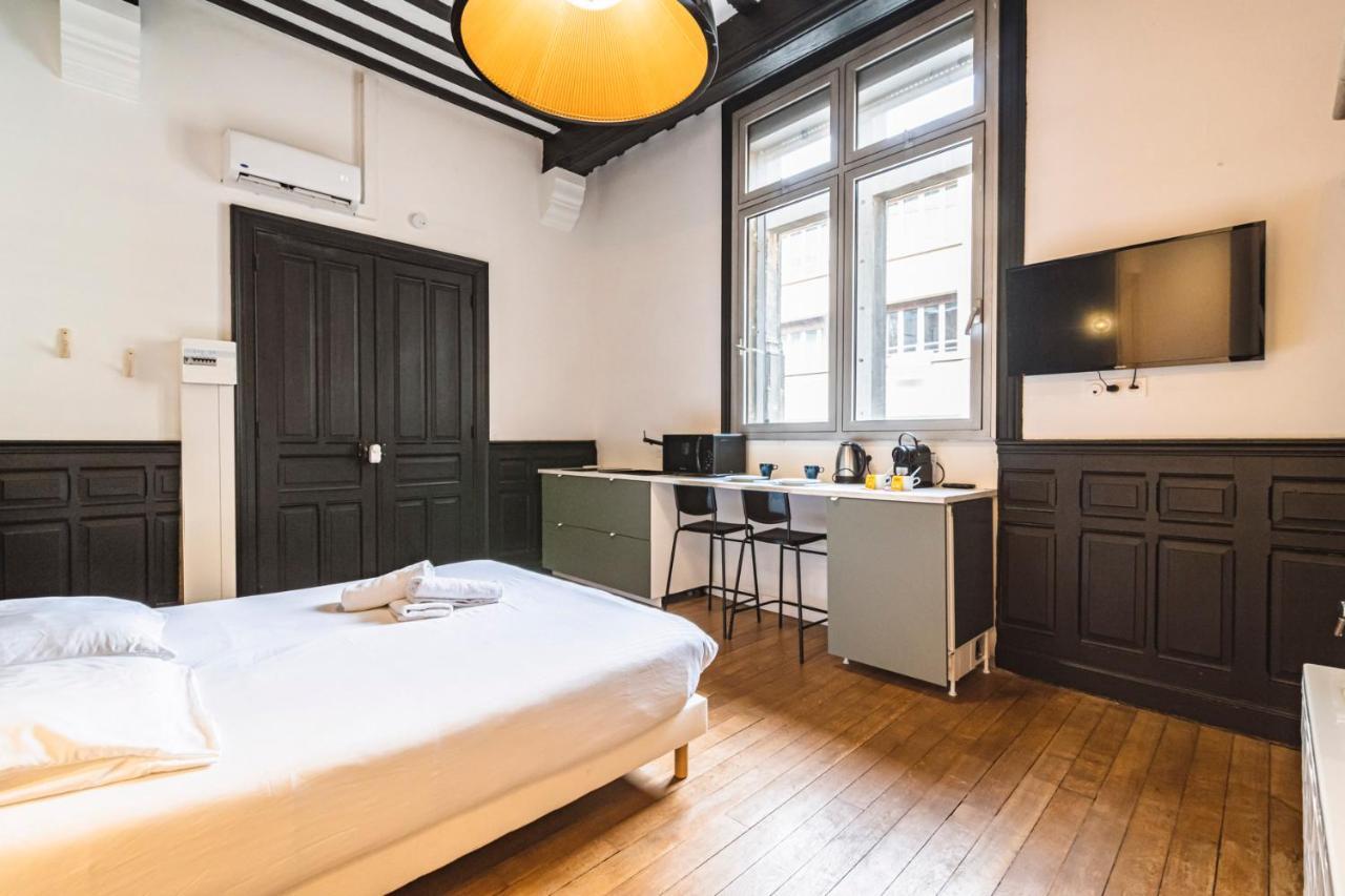 Apartament Tournelles Vue Cathedrale- Maison Climatisee Du Xvie Siecle Classee Reims Zewnętrze zdjęcie