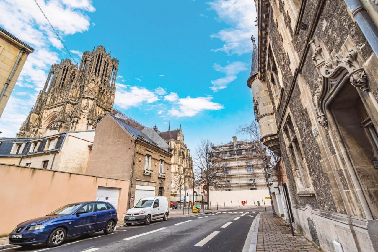Apartament Tournelles Vue Cathedrale- Maison Climatisee Du Xvie Siecle Classee Reims Zewnętrze zdjęcie