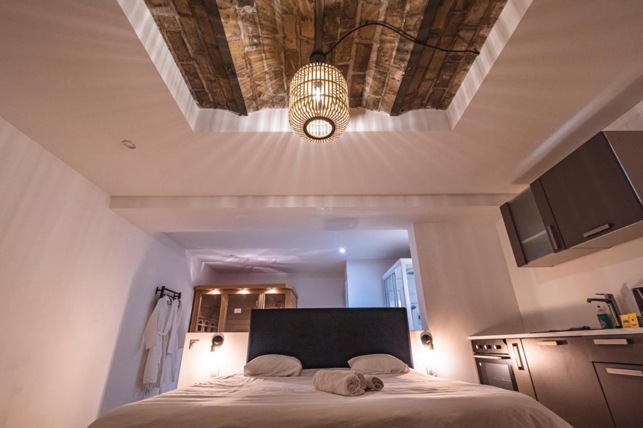 Apartament Tournelles Vue Cathedrale- Maison Climatisee Du Xvie Siecle Classee Reims Zewnętrze zdjęcie